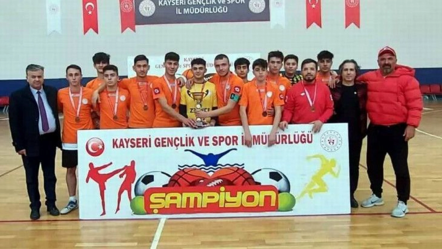 Erkekler Futsal Turnuvası'nda Arif Molu MTAL şampiyon oldu