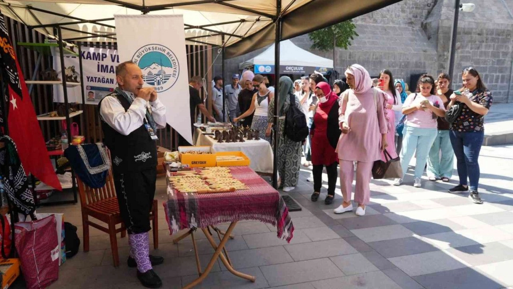 Kayseri Altın Eller Geleneksel El Sanatları Festivali'ne yoğun ilgi