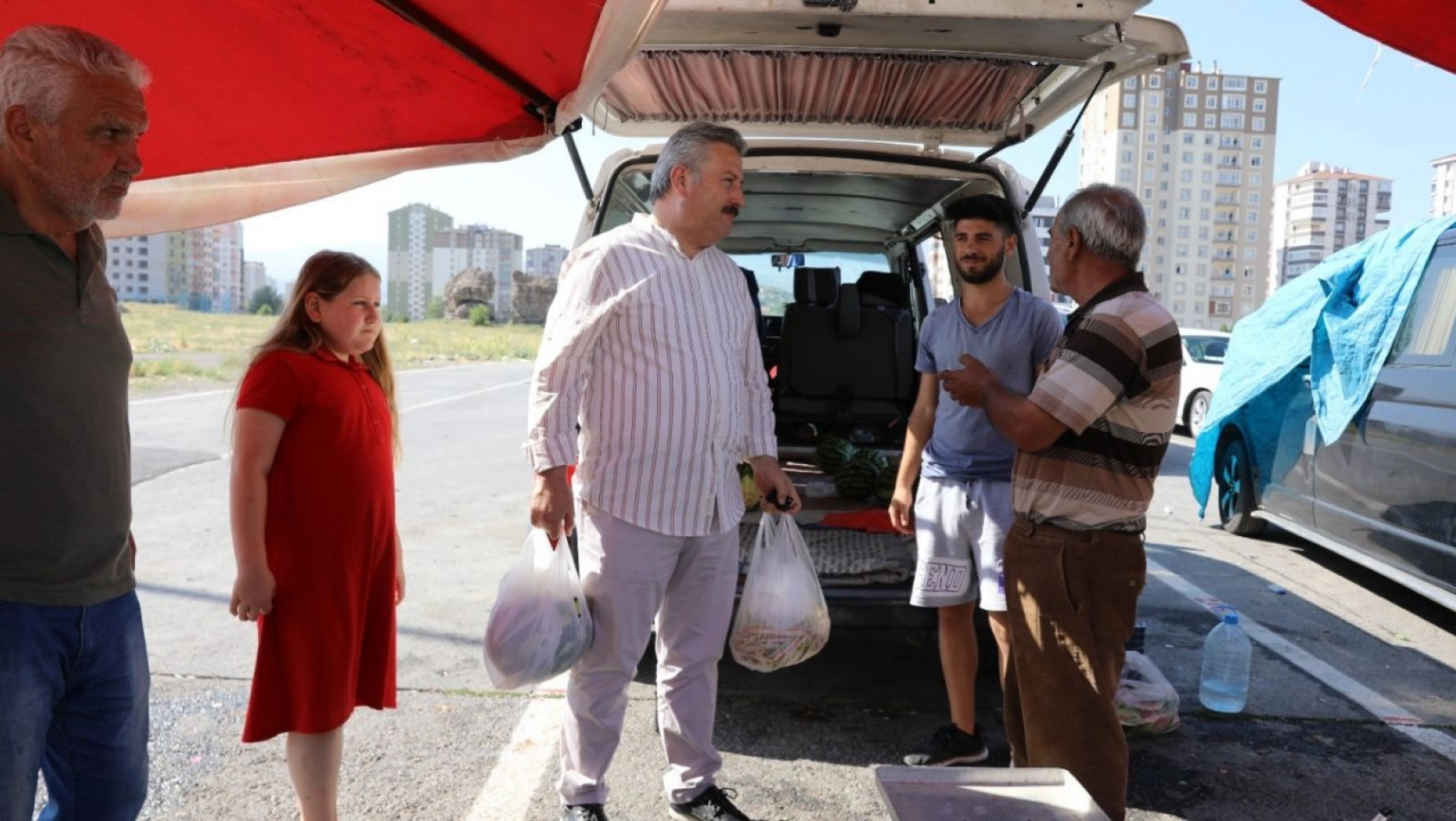 Palancıoğlu organik köy pazarını gezdi