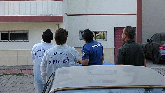 Feci şekilde hayatını kaybetti