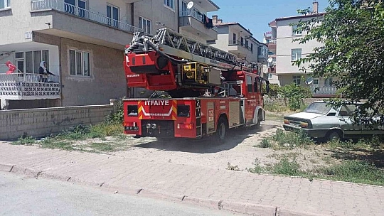 Evde mahsur kalan engelli çocuğu itfaiye kurtardı