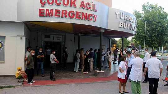 Hasta yakınları saldırdı