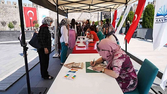 Kayseri Altın Eller Geleneksel El Sanatları Festivali'ne yoğun ilgi