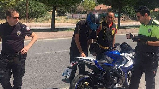 Motosiklet ve otomobiller denetlendi