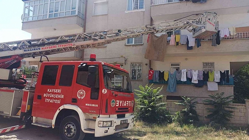 Evde mahsur kalan engelli çocuğu itfaiye kurtardı