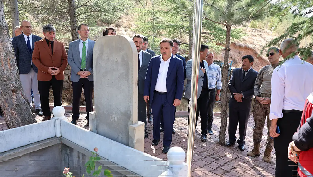 33 yıl önce Cuma namazı çıkışında şehit düştüler! Kayseri Valisi’nden ziyaret
