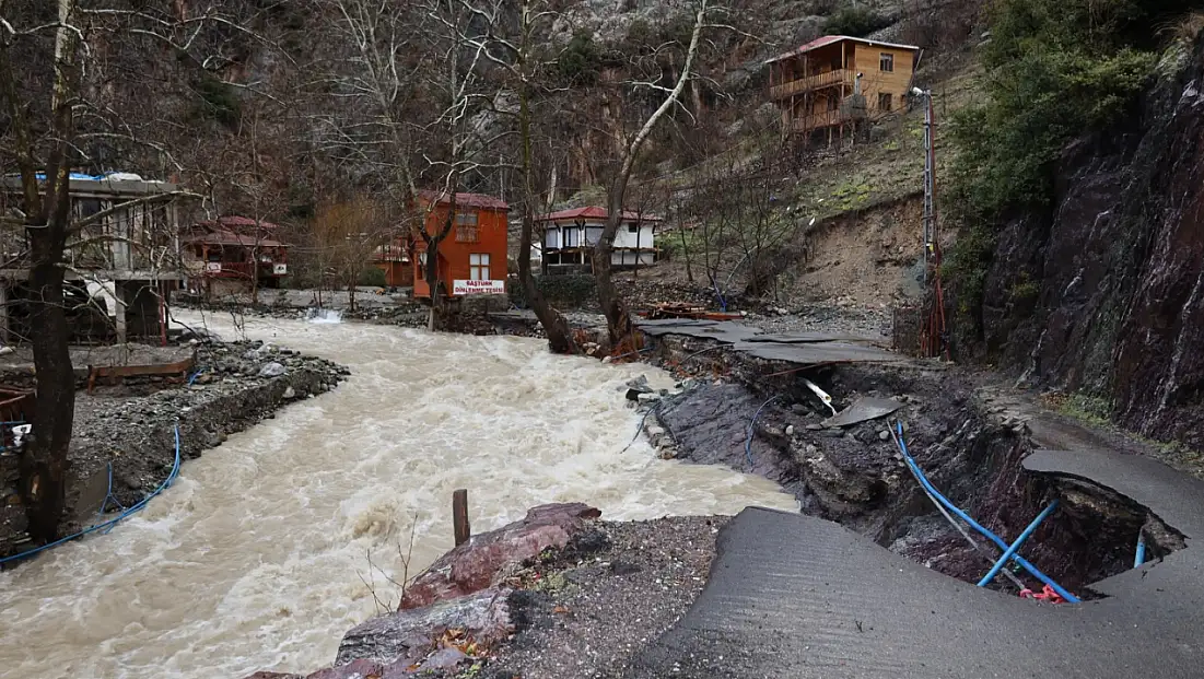 Afetin vurduğu bölgeyi Başkanlar adım adım gezdi