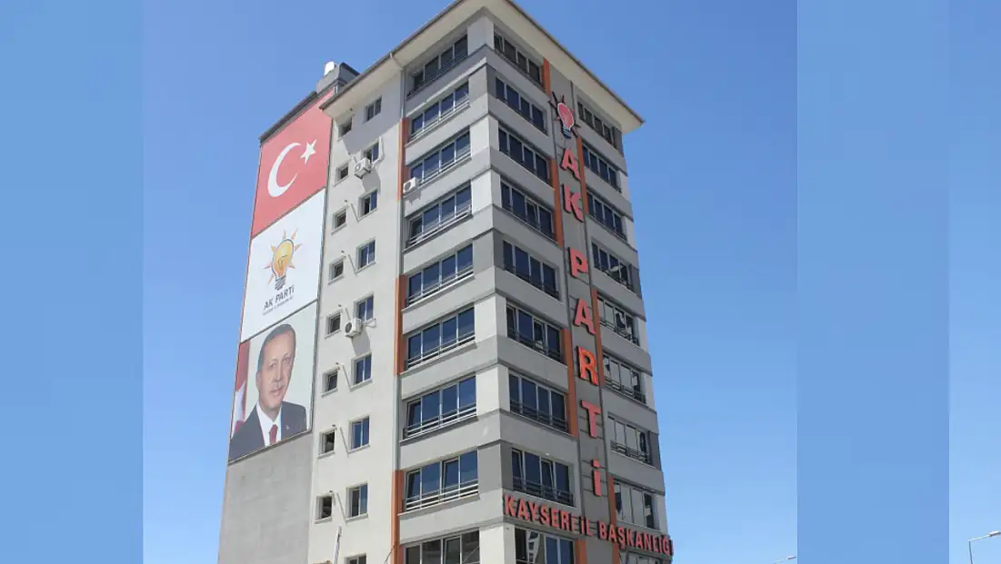 AK Parti Kayseri İl binasında görevden alınan Başkanın ardından kritik görüşme