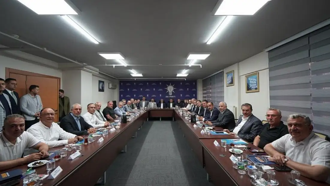 AK Parti Kayseri teşkilatı aynı masada buluştu!