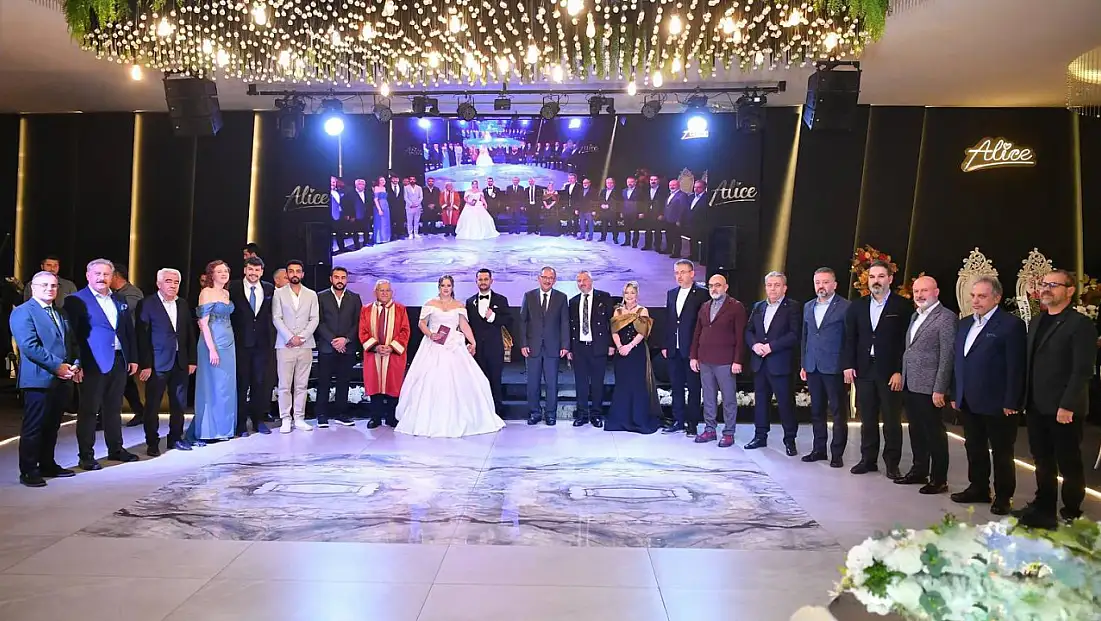 AK Parti Kayseri teşkilatı bu düğünde buluştu! Eski Bakan Özhaseki de katıldı