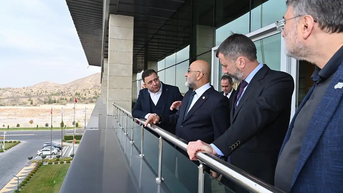 AK Partili vekil dediğini yaptı ve bakın Kayseri'ye kimi Çek'ti!