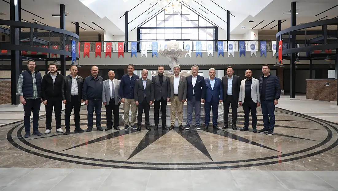 AK Partililer Çarşı Melikgazi’yi ziyaret etti