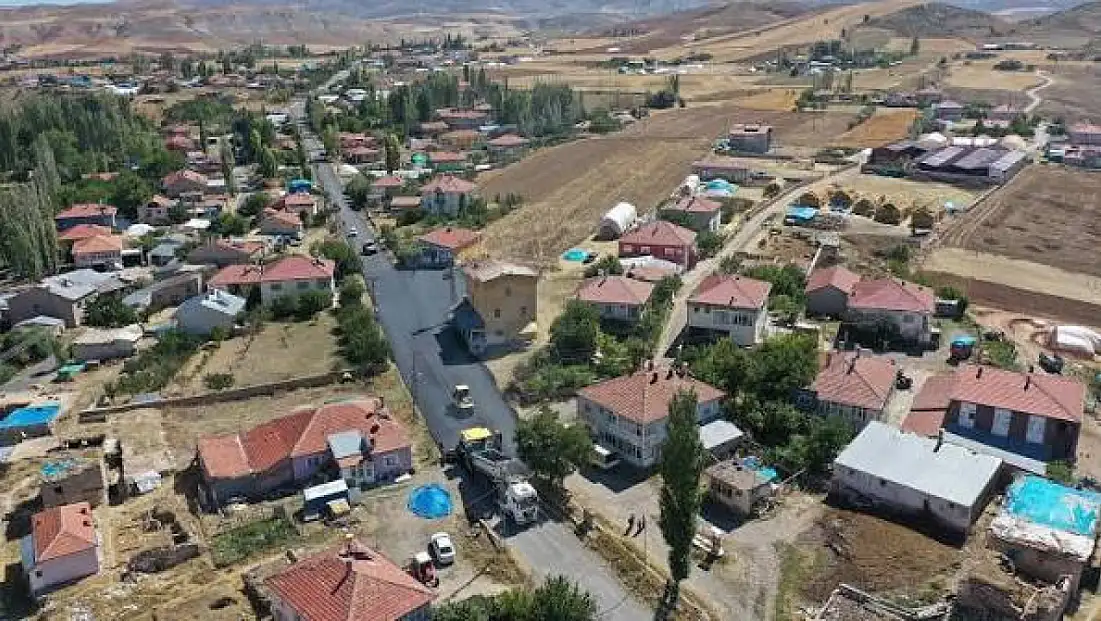 Akkışla’da yollar kullanılamaz halde! Özer’den yetkililere acil çağrı