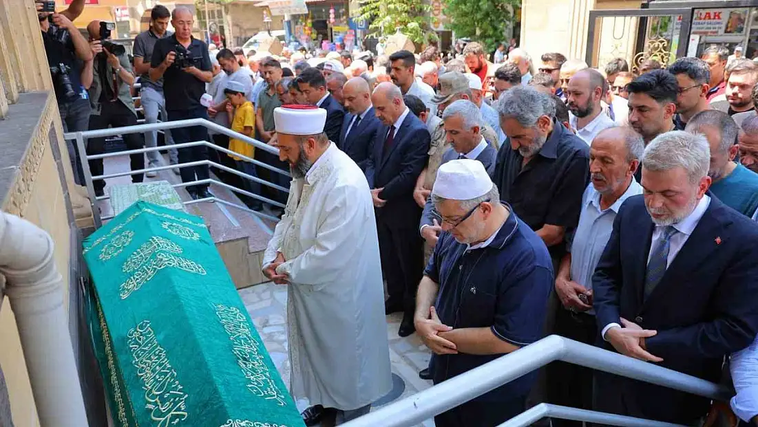Ankara'daki yangında ölen anne ve 3,5 aylık oğlu toprağa verildi