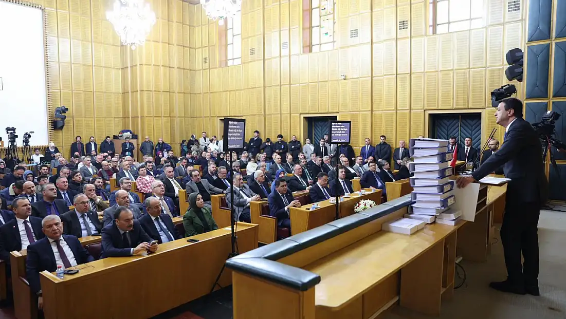 Arıkan kürsüye 1 milyon 214 binden fazla imza ile çıktı