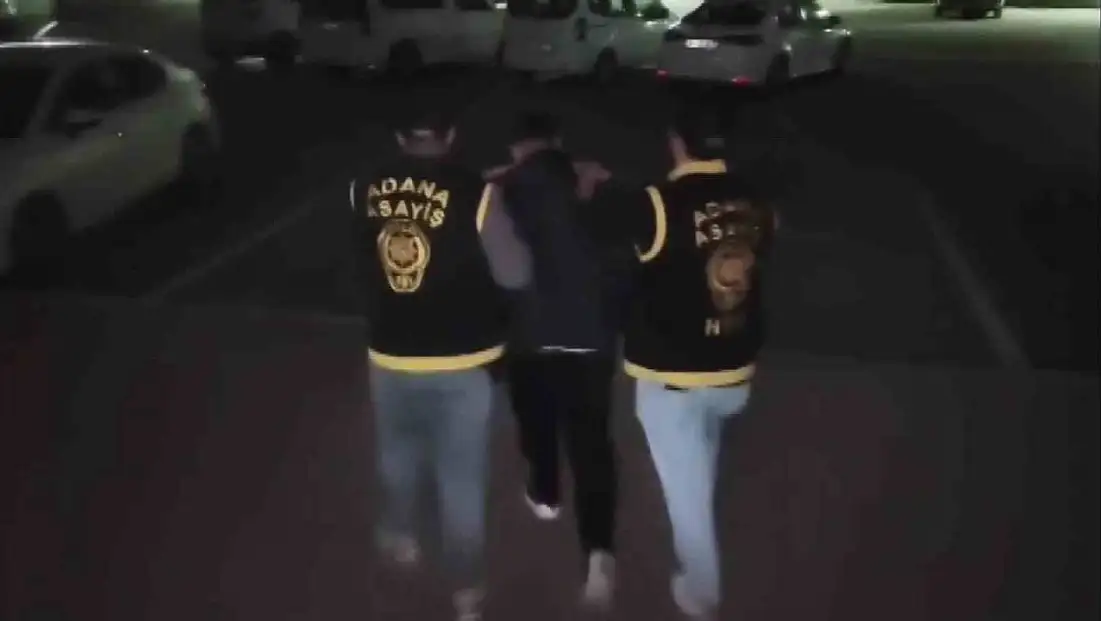 Asansöre idrarını yapıp kuş çalan şahıs yakalandı