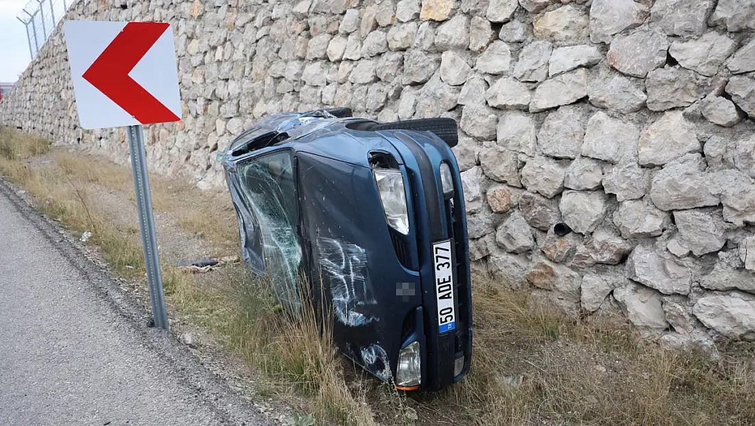 Aynı yönde giden iki otomobil çarpıştı! 7 kişi yaralandı