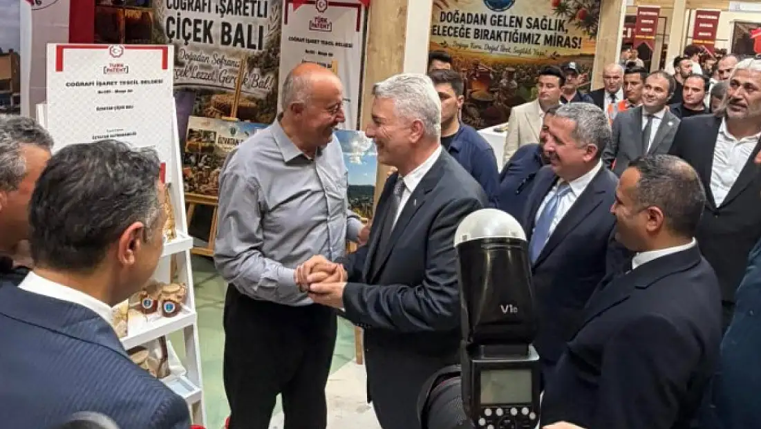 Bakan Ömer Bolat Özvatan standında!
