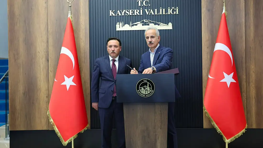Bakan Uraloğlu Vali Çiçek’i ziyaret etti