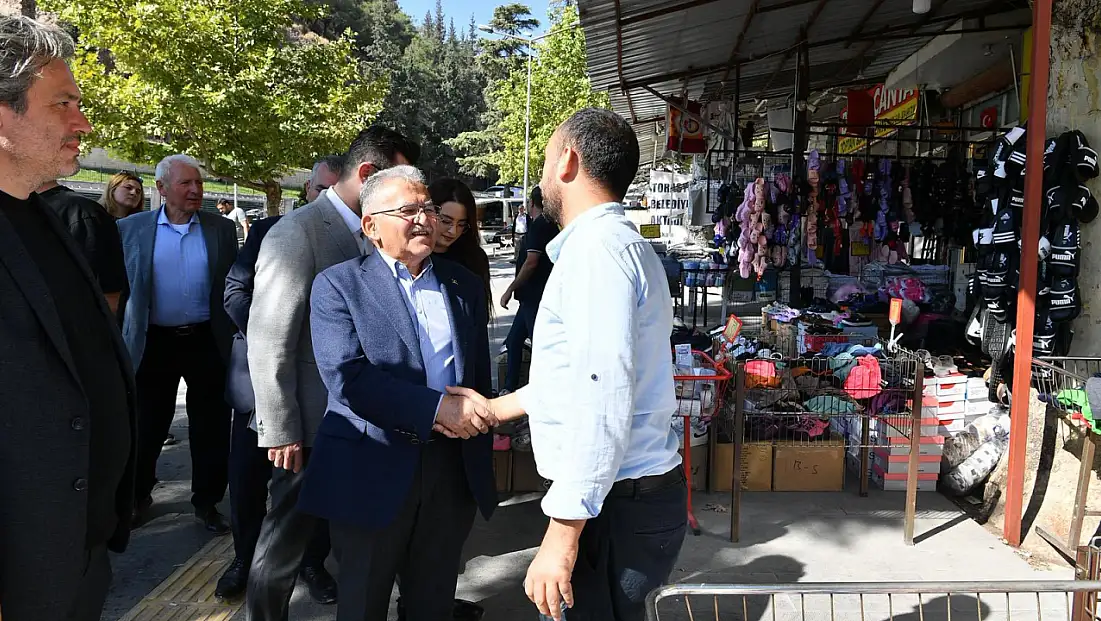 Başkan Büyükkılıç Gaziantep dönüşü Kahramanmaraş’ı ziyaret etti! Bakın nerelere gitti