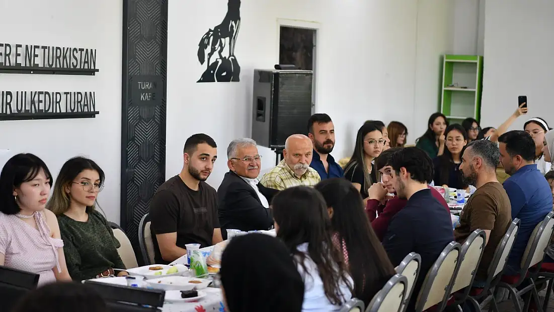 Başkan Büyükkılıç, gençleri yine yalnız bırakmadı!