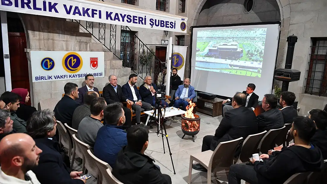 Başkan Büyükkılıç gençlerle aynı sofrada, aynı fikirde