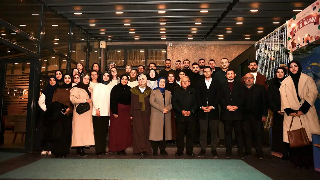 Gençler istedi Başkan kahve eşliğinde sohbet etti