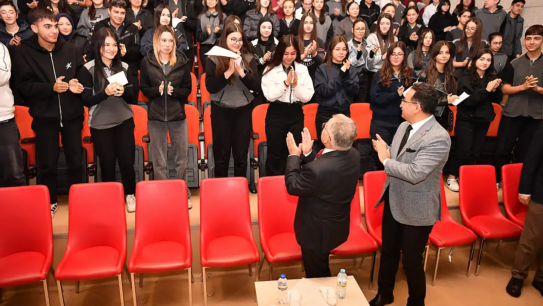 Başkan Büyükkılıç öğrencilerle buluştu