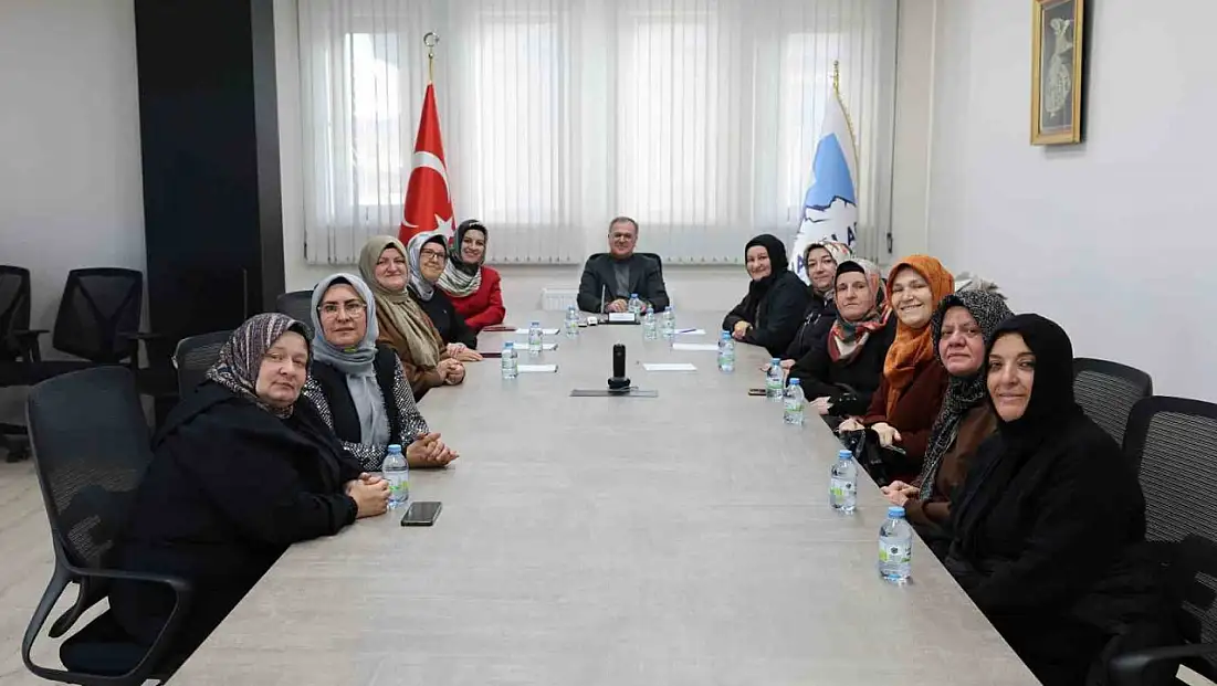 İşitme engelli öğrencilerden Başkan Özdoğan’a ziyaret