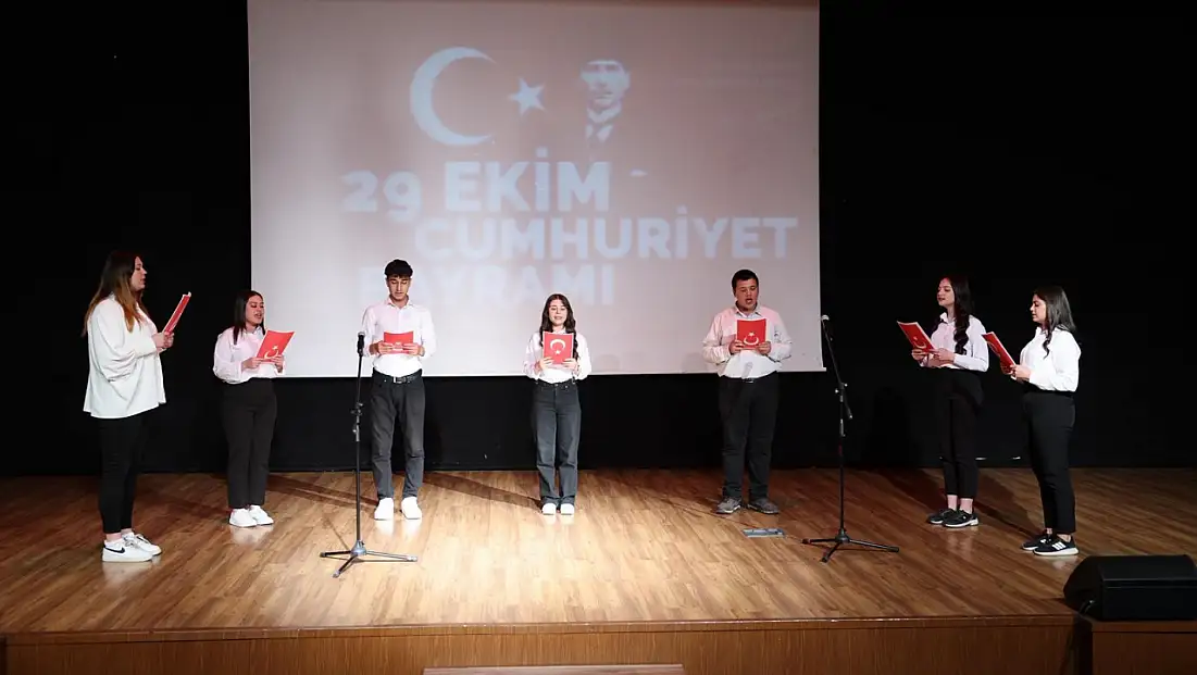Hacılar'da öğrenciler şiir ve oratoryo ile 29 Ekim’i kutladı
