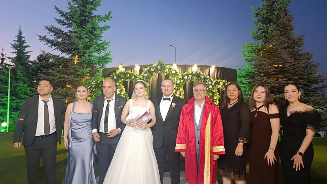 Başkan Özdoğan, yeğeninin nikahını kıydı
