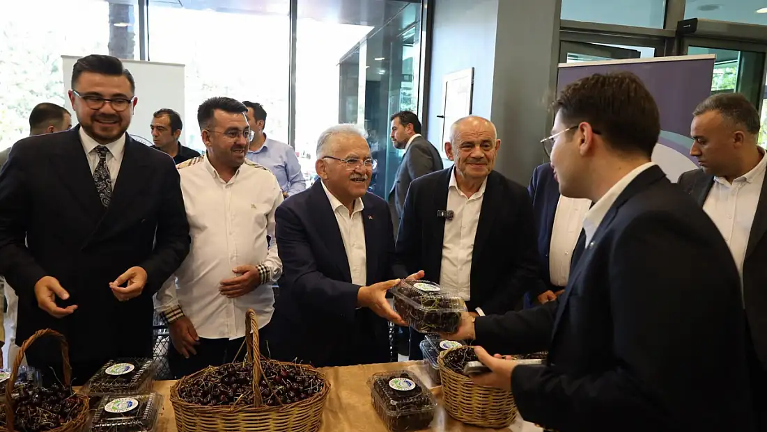 Başkan Öztürk’ten Büyükşehir Meclisine tatlı sürpriz