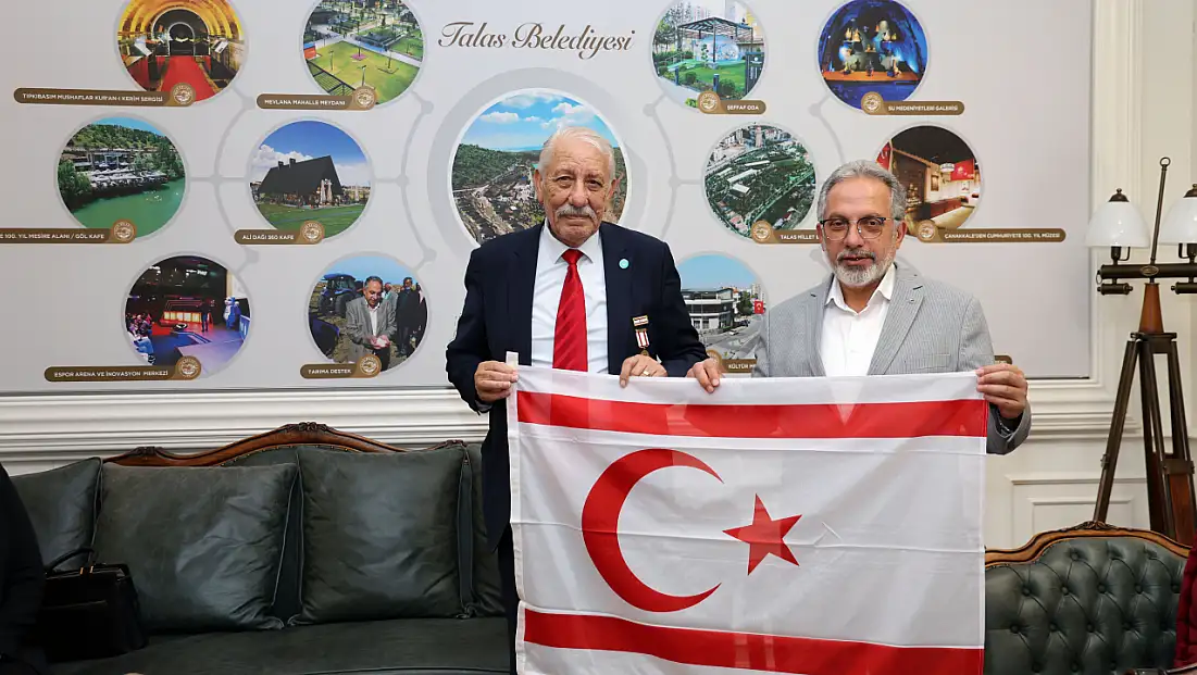 Başkan Yalçın'a anlamlı hediye: Mücahitlerin anıları bırakıldı!