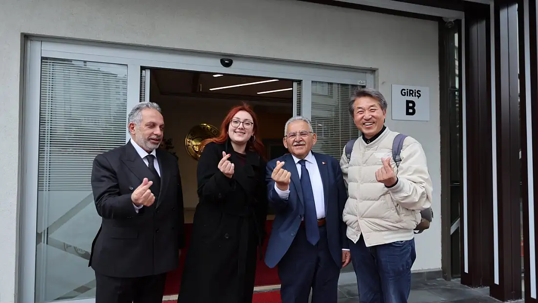 Başkanlar neden öyle yaptı? O hareketin anlamı ne?