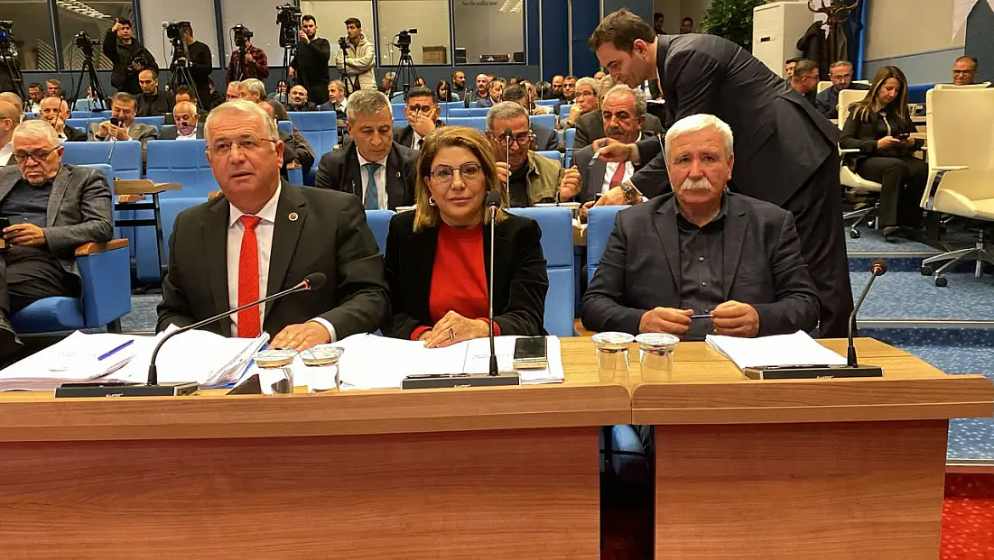 'Belediye meclis üyesinin görevi içi boş denetim lafları yapmakla, el kaldırıp indirmekle, çekimser uydurmacılığıyla bitmiyor'