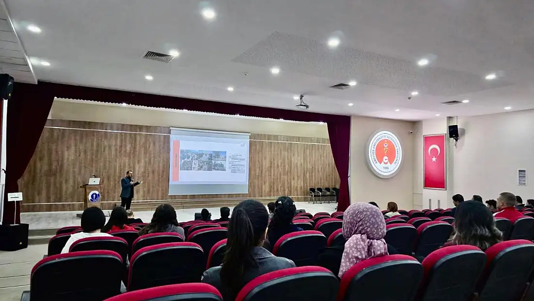 Belediyeden ERÜlü öğrencilere oryantasyon