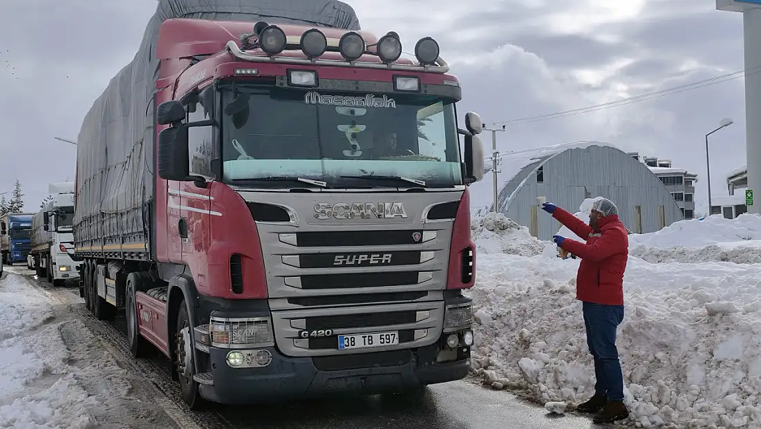 Belediyeden sürücülere sıcak çorba ikramı