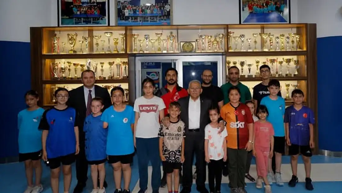 Büyükkılıç genç sporcuların başarısını yerinde gördü