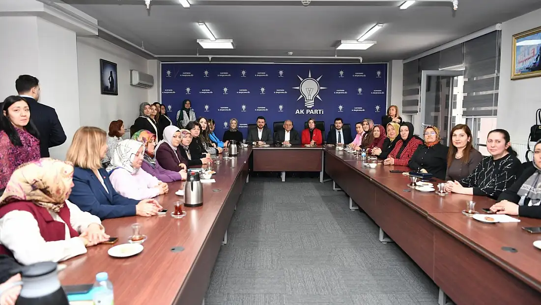 Büyükkılıç, teşkilat ve muhtarlarla bir araya geldi