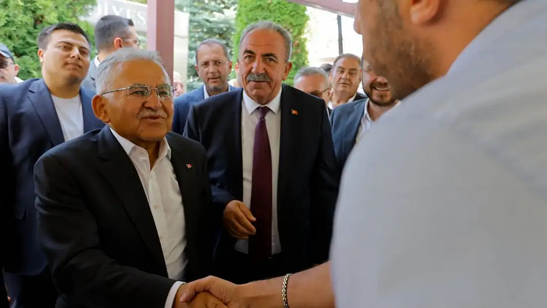 Büyükkılıç üç ilçede sahaya indi: Talepleri yerinde dinledi