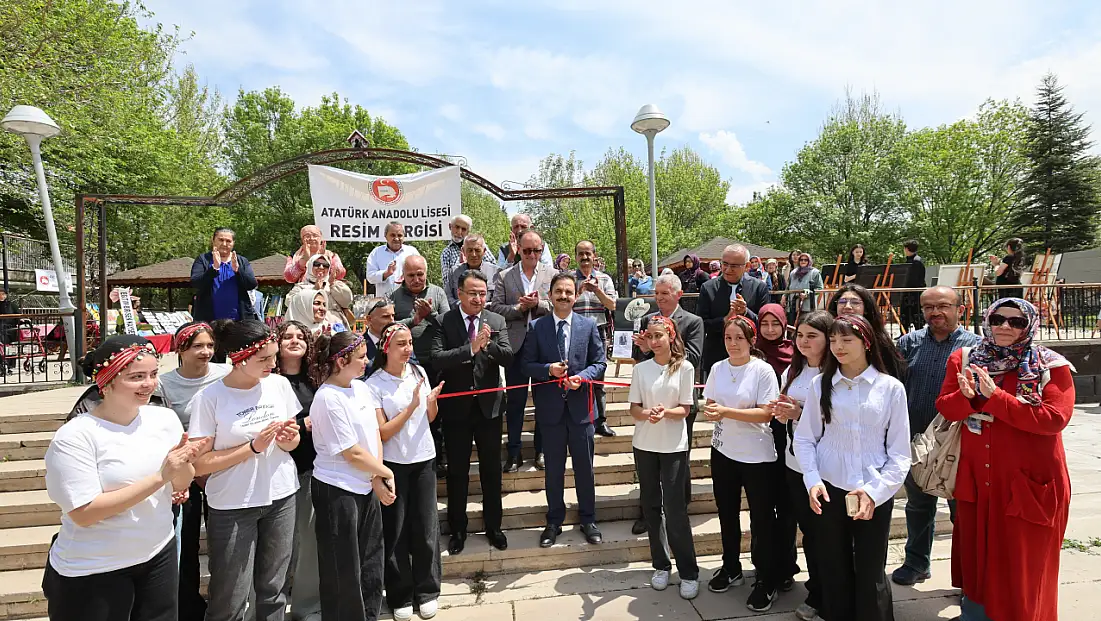 Büyükşehir’in huzurevinde gençler ile ulu çınarlar bir arada