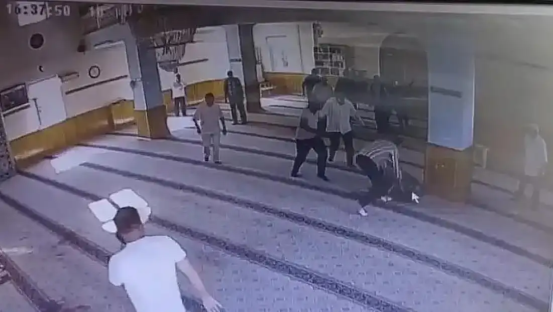 Cami cinayeti sanığı kimi tehdit etti!