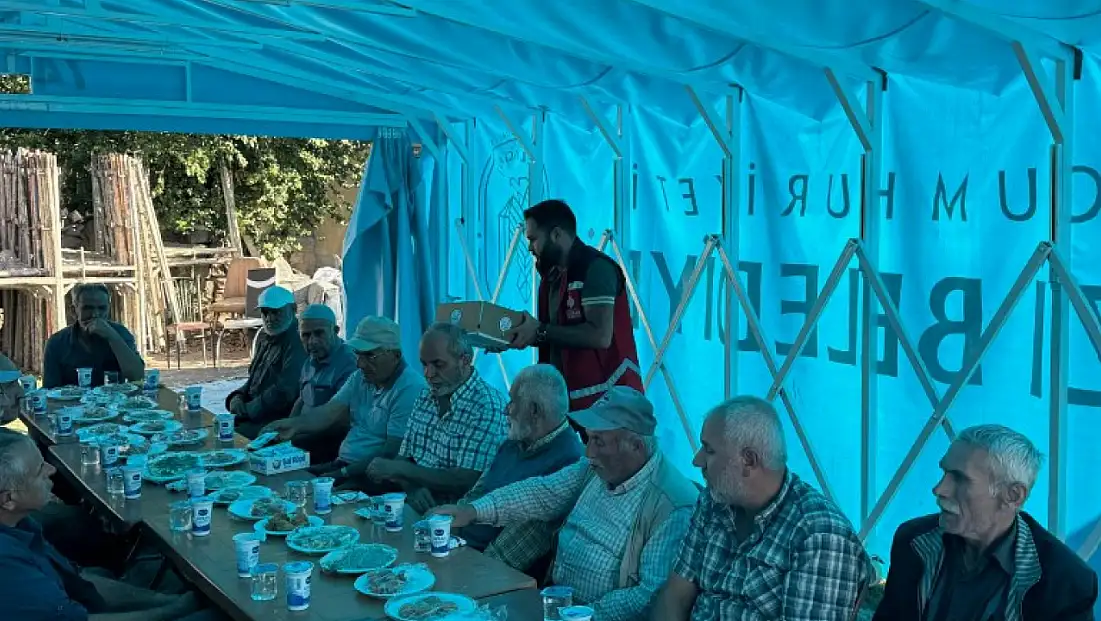 Cenazede yaşatılan asırlık gelenek! Kayseri’de dikkat çeken uygulama