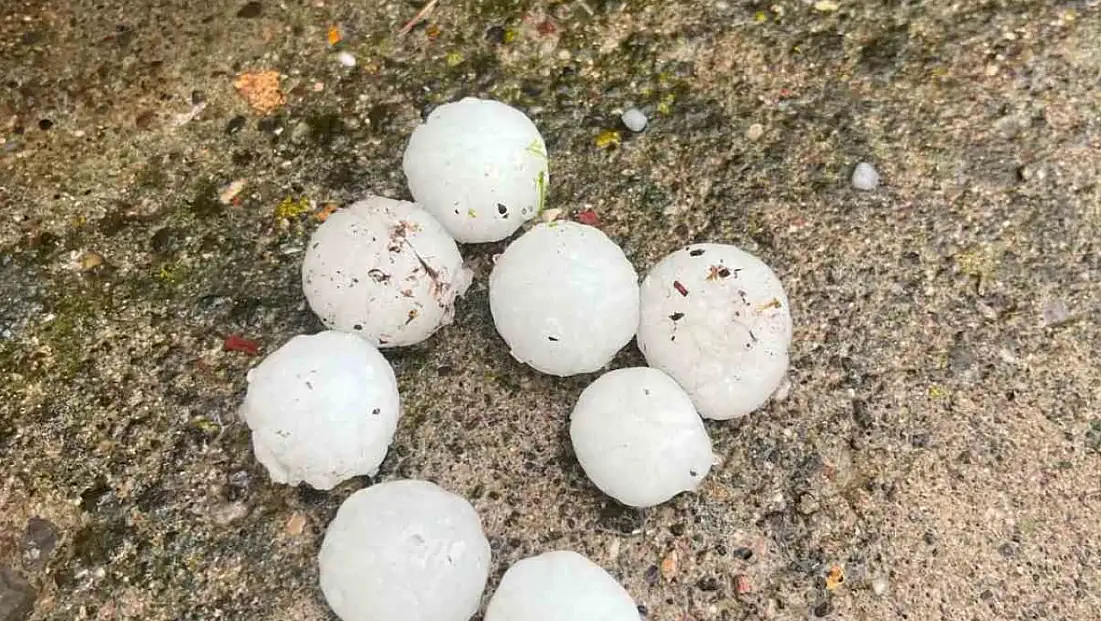 Kayseri’ye ceviz büyüklüğünde dolu yağdı