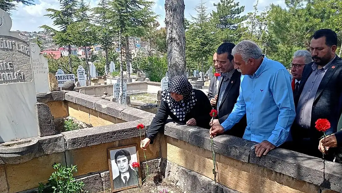 CHP'de cinayete kurban giden Başkanın annesi vefat etti