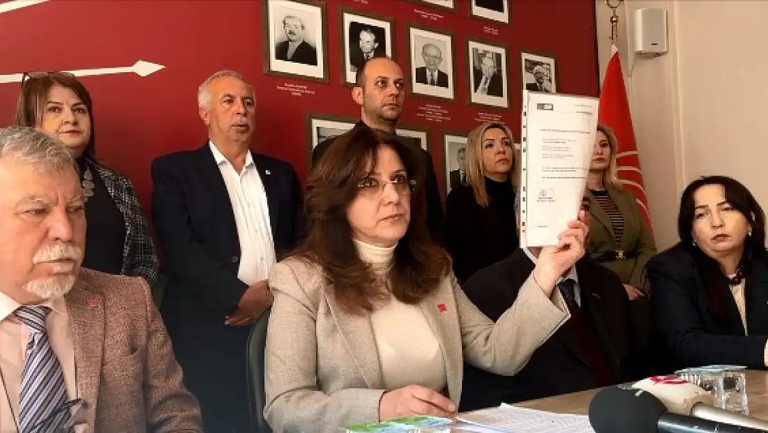 CHP İl Başkanı Özer belge ile konuştu