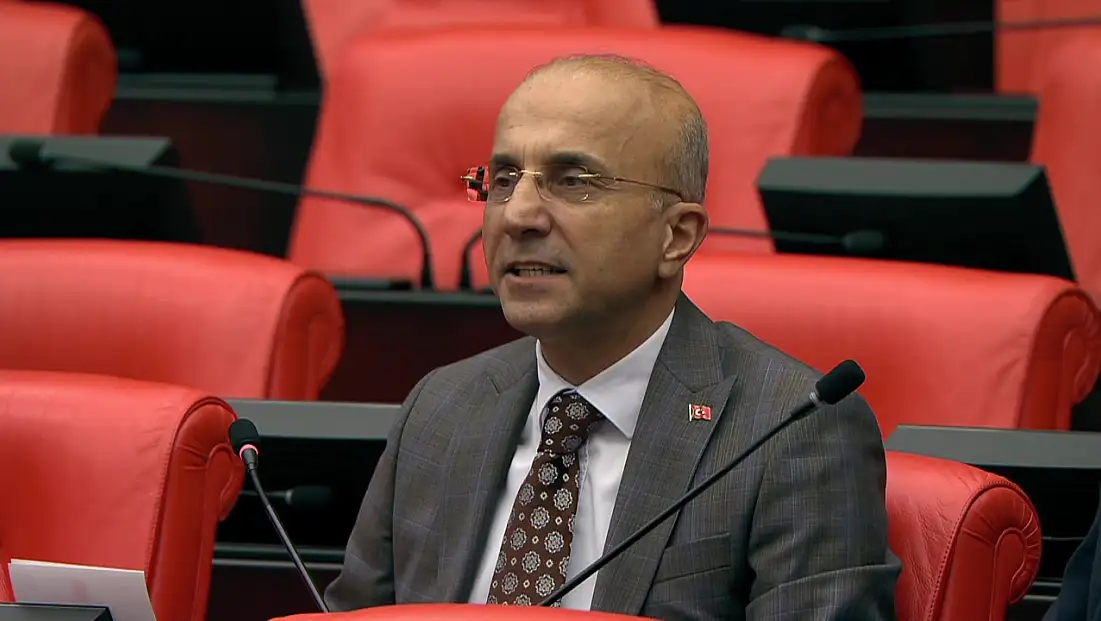 CHP’li Genç:  “Ay yıldızlı al bayrak bu milletin ortak onurudur”
