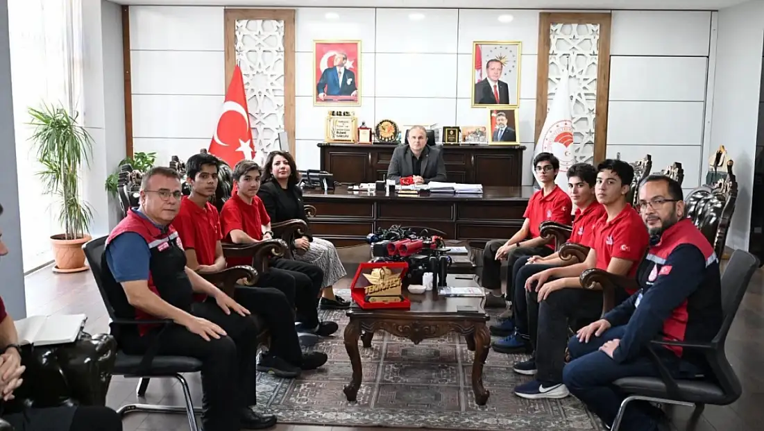Cumhurbaşkanı’ndan plaket almışlardı! Geliştirdikleri projeyi tanıttılar