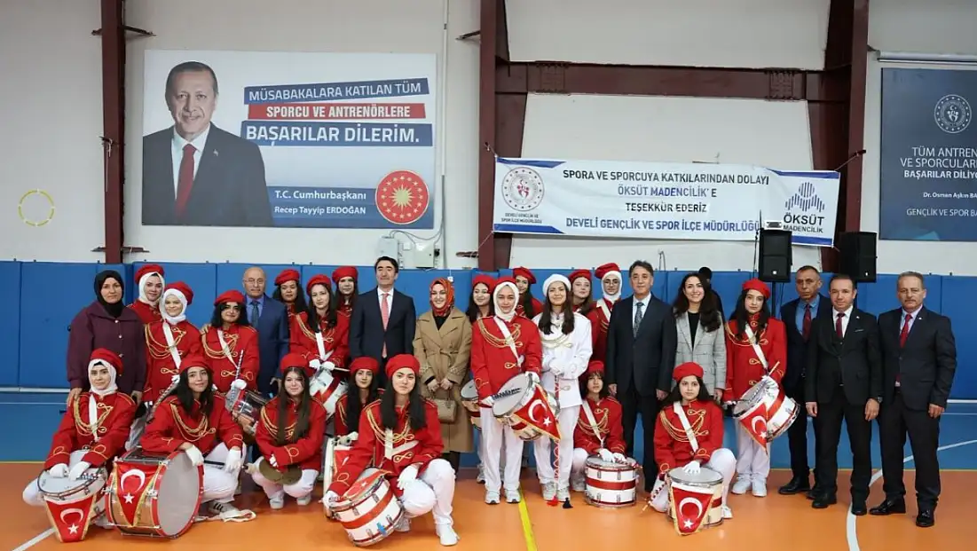 Cumhuriyet’in 103’üncü kuruluş yıl dönümü stadyumdaki gösterilerle kutlandı