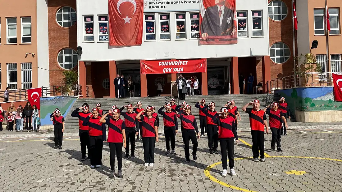 Cumhuriyet'in Işığı minik yüreklerde parladı